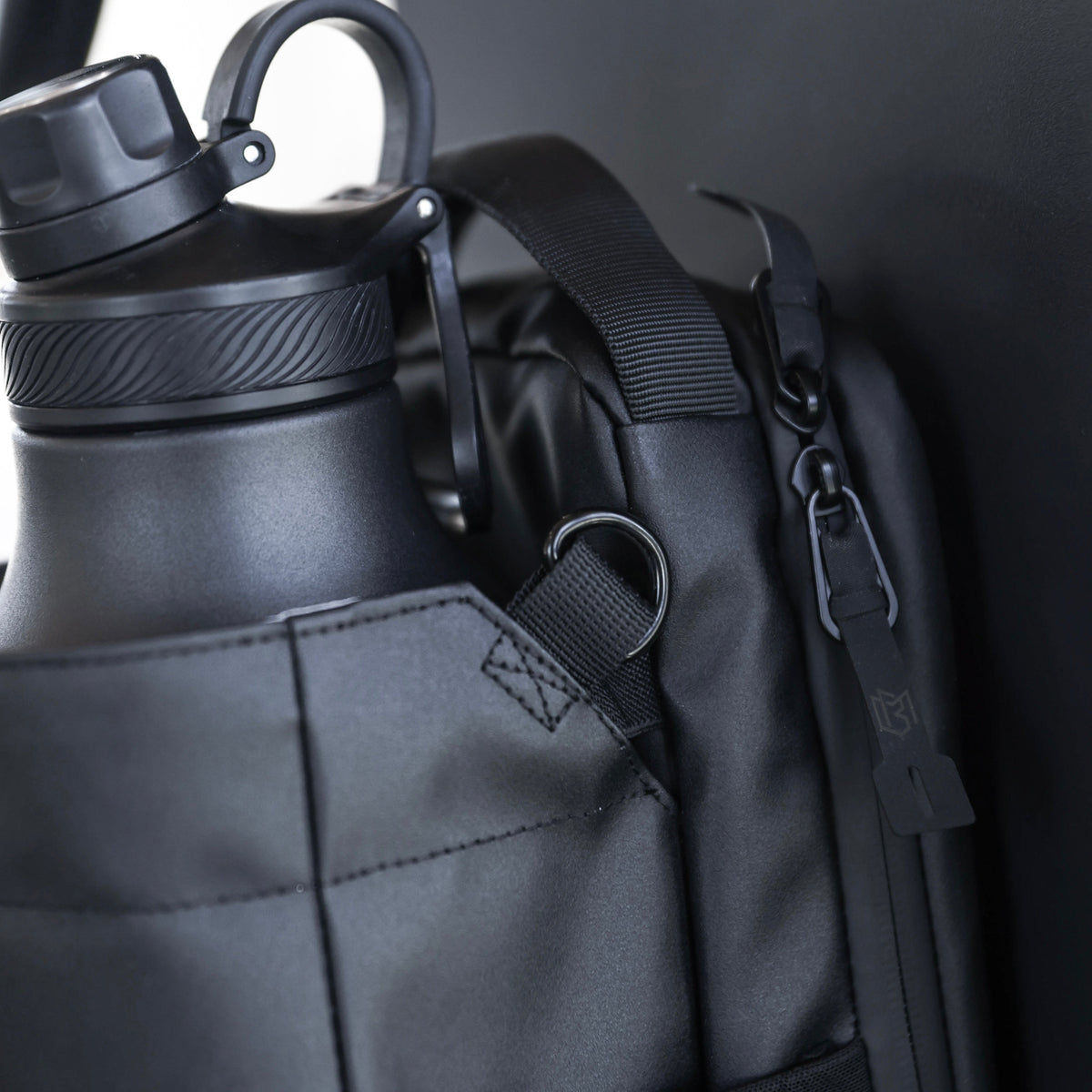 Magnetic Bag for 64 oz Bottles