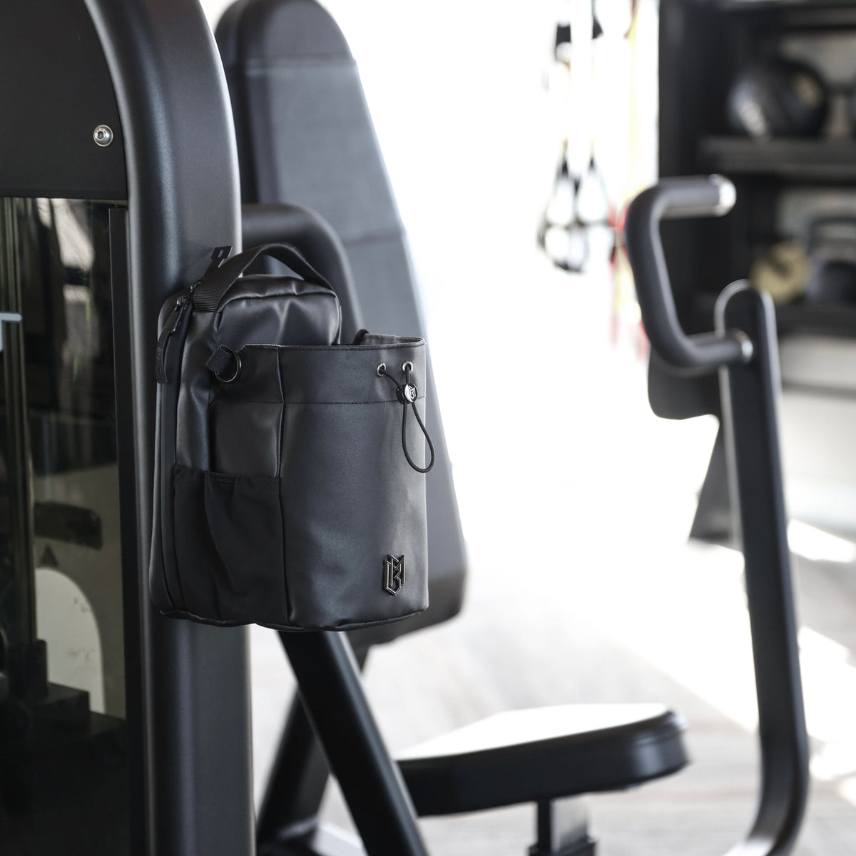 Magnetic Bag for 64 oz Bottles
